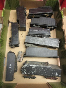 lot 592 image: VINTAGE SCALE TENDER PARTS