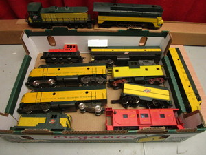 lot 598 image: ATLAS SCALE CHICAGO AND NORTH WESTERN ENGINES, OTHER C.N.W, ILLINOIS CENTRAL TRAIN CARS