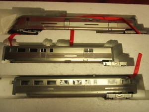 lot 613 image: BURLINGTON-ZEPHYR 3-CAR SET, SCALE