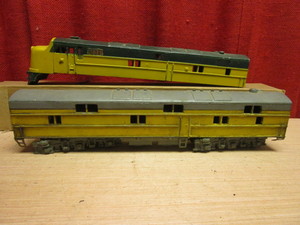 lot 631 image: ENGINE, PASSENGER CAR, SCALE