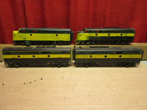 lot 650 image: SCALE ENGINE TRAIN CARS