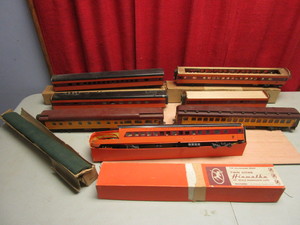lot 658 image: VINTAGE MILWAUKEE HIAWATHA PASSENGER CARS, KIT-BUILT, SCALE, W DETAILED DINING CAR