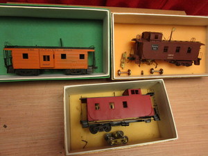 lot 662 image: OVERLAND MILWAUKEE BAY WINDOW CABOOSE, ORIENTAL LTD. GREAT NORTHERN, BURLINGTON RT. CABOOSES
