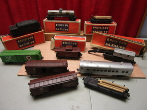 lot 672 image: LIONEL TENDER, CABOOSE, TANK CAR, WORK CRANE, LUMBER CAR, W BOXES, MORE