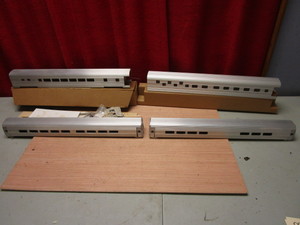 lot 678 image: SCALE 21 COACH CARS - NEW
