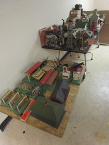 lot 697 image: VINTAGE TRAIN SCENERY, RINGLING BROS SIGNS, RR CROSSINGS, WATER TOWERS, LIONEL ICING STATIONS, MORE