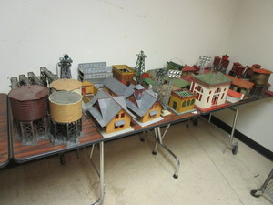 lot 698 image: VINTAGE TRAIN SCENERY, LIONEL, AMERICAN FLYER ITEMS, WATER TOWERS, STATIONS, MORE