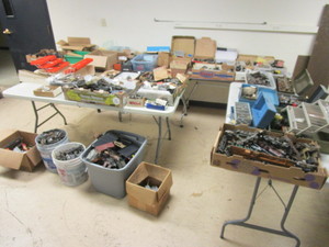 lot 701 image: ASSTD. TRAIN PARTS, VARYING SCALES, CHASSIS, TRUCKS, MOTORS, OTHER CONSTRUCTION MATERIAL, MORE