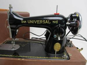 Nice Working Vintage Universal De Luxe Sewing Machine wCase