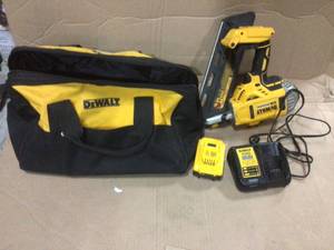 20-Volt MAX Lithium-Ion Cordless Brushless 2-Speed 30° Paper Collated Framing Nailer with 4Ah Battery and Charger by DEWALT Customer Returns See Pictures