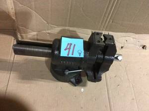 5 in. Multi-Purpose Rotating Pipe and Bench Vise with Swivel Base by BESSEY Customer Returns See Pictures