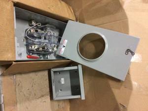 125 Amp 5 Terminal Ringless Medium Duty Lever Bypass Overhead Meter Socket by Milbank Customer Returns See Pictures