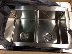 Parketon Undermount Stainless Steel 30 in. 5050 Double Bowl Curved Farmhouse Apron Front Kitchen Sink by CMI Customer Returns See Pictures