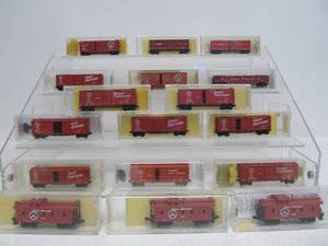 Lot of N Scale Train Cars #8 - Great Northern - Red