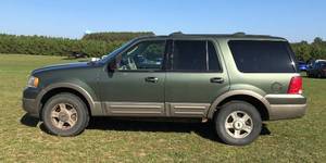 lot 3 image: 2003 Ford Expedition Eddie Bauer 4X4