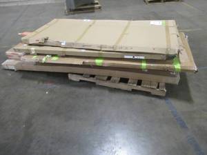 lot 426 image: WHOLESALE MIXED PALLET OF MISCELLANEOUS BUILDING SHOWER DOOR GLASS PANELS