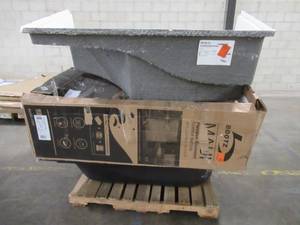 lot 427 image: WHOLESALE MIXED PALLET OF MISCELLANEOUS BATH TUBS AND SHOWER INSERT