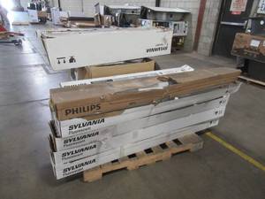 lot 444 image: WHOLESALE MIXED PALLET OF MISCELLANEOUS FLORESCENT BULBS