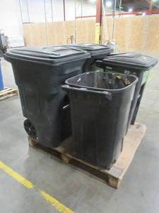 lot 331 image: WHOLESALE MIXED PALLET OF MISCELLANEOUS GARBAGE CANS