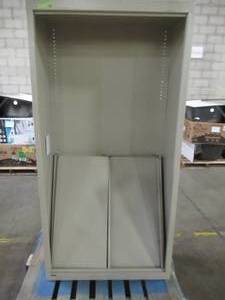 lot 340 image: Sandusky 78 in. Putty Metal 5-shelf Cart Bookcase with Adjustable Shelves, BM40361872-07. - Missing Castors.
