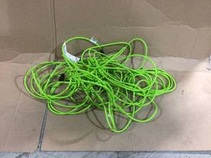 lot 78 image: Husky 100 ft. 162 IndoorOutdoor Durable Extension Cord, Green Finish &nbspCustomer Returns See Pictures