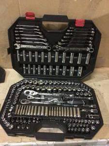 lot 5 image: Husky Mechanics Tool Set (194-Piece) &nbspCustomer Returns See Pictures