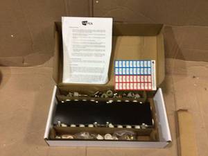 lot 20 image: Apollo 16-Port PEX Manifold with 12 in. Brass Ball Valves &nbspCustomer Returns See Pictures