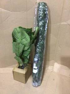 lot 52 image: NATURAE DECOR 40 in. x 96 in. Faux Ivy Leaf IndoorOutdoor Privacy Roll &nbspCustomer Returns See Pictures
