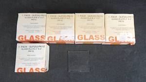 lot 51 image: 5 Packs of United Scientific Supplies 2 Inch x 2 Inch Glass Plates
