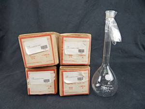 lot 64 image: Set of 4 Mercer Glass Works 250 ML Pyrex Glass Volumetric Flasks With Stoppers