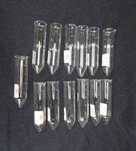 lot 118 image: Set of 13 Mercer Glass Works Merco 40 ML Pyrex Glass Graduated Centrifuge Tubes With Pour Spout