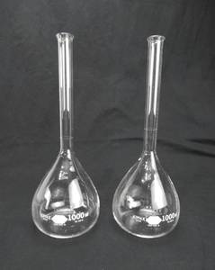 lot 145 image: Set of 2 Mercer Glass Works Kimax 1000 ML Volumetric Glass Flasks