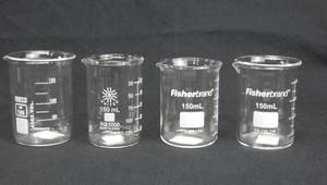 lot 176 image: Set of 4 Assorted 150 ML Glass Griffin Beakers