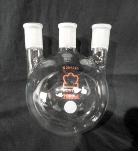 lot 152 image: 2000 ML Kontes 3 Neck Round Bottom Boiling Flask