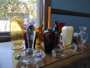 lot 76 image: Collection of Glass Dcor