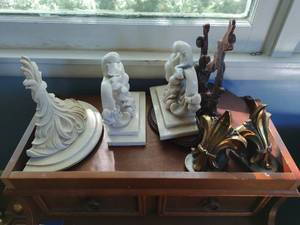 lot 78 image: Collection of Wall Shelves and Bookends