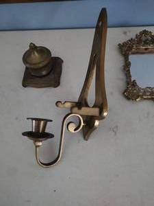 lot 93 image: Collection of Vintage Brass Decor
