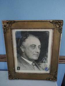lot 102 image: Framed Franklin D. Roosevelt Lithograph