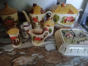 lot 126 image: Collection of Vintage Farmhouse Dcor