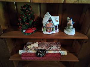 lot 209 image: Christmas Dcor