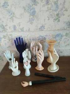 lot 122 image: Collection of Hand Dcor