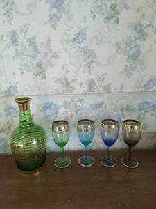 lot 123 image: Vintage Decanter and Glasses Set
