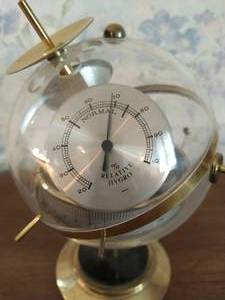 lot 134 image: Vintage Globe ThermometerBarometer