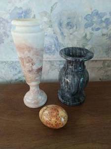 lot 139 image: Two Vases & Egg