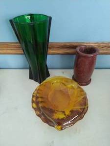 lot 174 image: Three Dcor Items