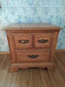 lot 12 image: Nightstand