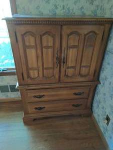lot 13 image: Dressing Cabinet Dresser