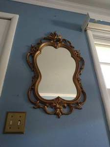 lot 19 image: Vintage Gold Framed Wall Mirror