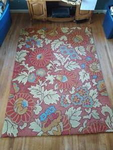 lot 22 image: Area Rug