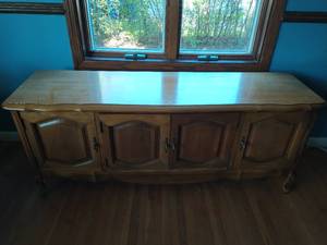 lot 25 image: Entertainment Center